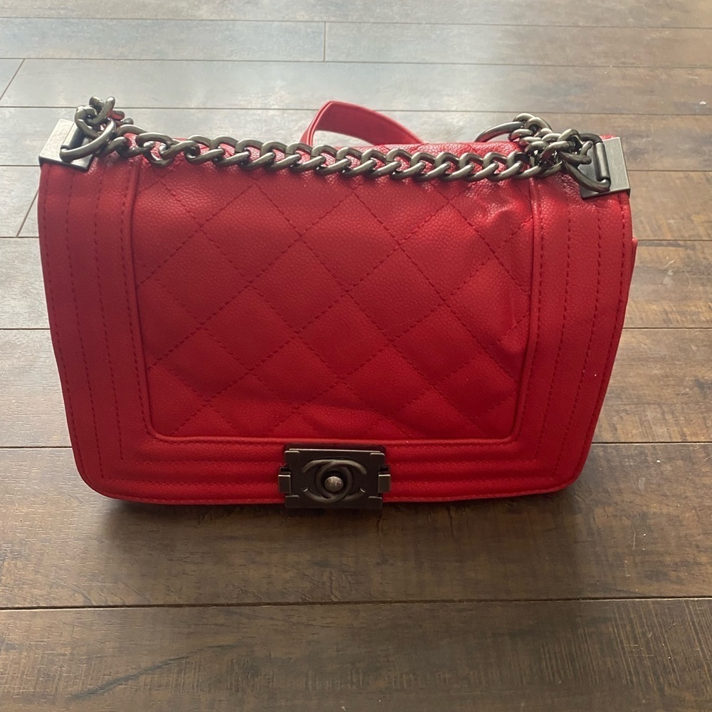 Red Quilted Crossbody Shoulder bag - Picture 3 of 16